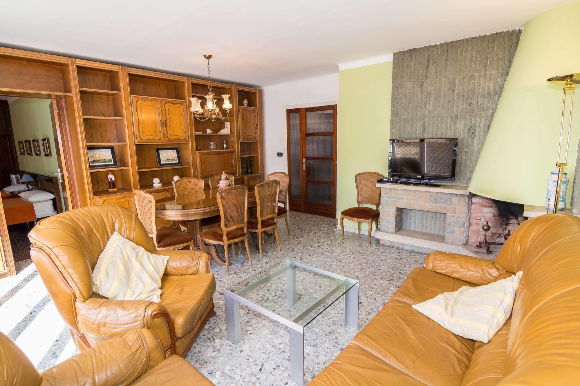 Agi Joan Badosa Apartment Roses Bagian luar foto